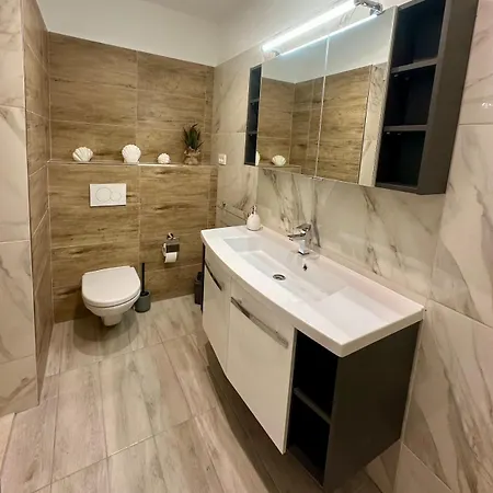 Jasmina Villa *
