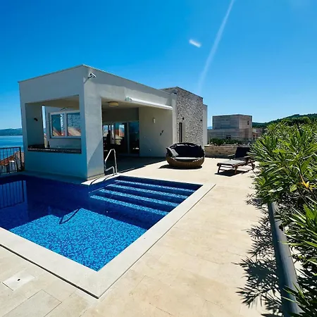 Vila Jasmina Stomorska