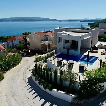 Jasmina Villa